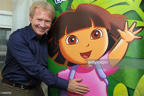 Dora’s growing up. Q&A with creators Chris Gifford。